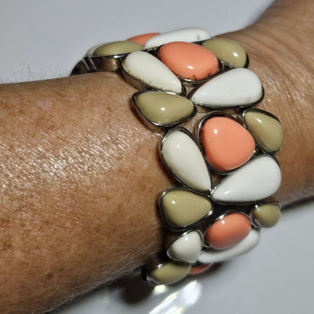 Silver Tone Chunky Pink Tan White Bead Stretch Bracelet 7.5" - Picture 2 of 12